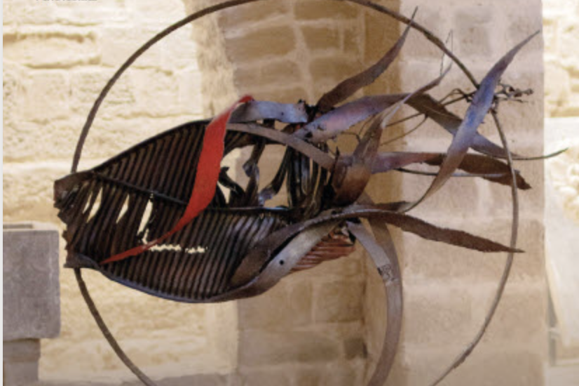 En este momento estás viendo Àngels Freixanet: Quan l’ànima del ferro es troba amb la pedra de la història.